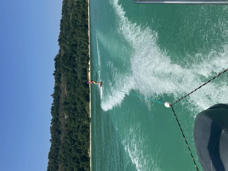 Jachthuur in La Tour-du-Meix - Jeanneau Leader 550 via SamBoat