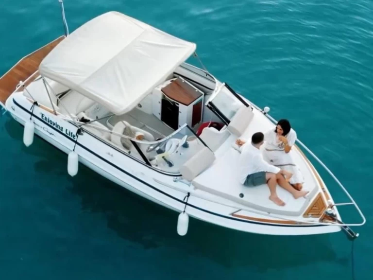 Verhuur Motorboot Chris Craft met vaarbewijs