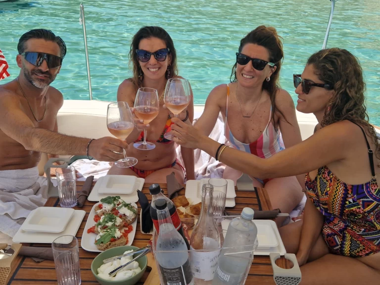 Chris Craft Chris Craft 240 Cuddy Cabin te huur van particulier of professional in Otranto