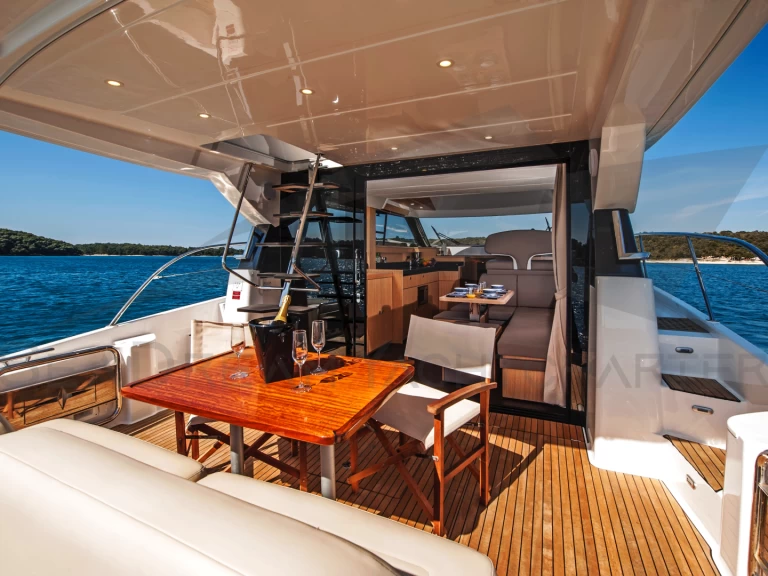 Bootverhuur Bavaria Bavaria Virtess 420 in Sukošan via SamBoat