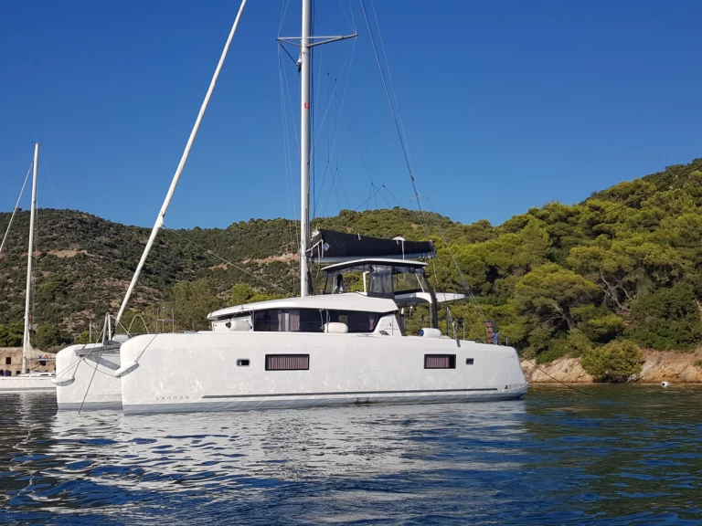 Verhuur Catamaran Lagoon met vaarbewijs