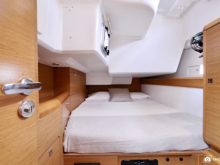 Bootverhuur Jeanneau Sun Odyssey 519 in Puntone via SamBoat