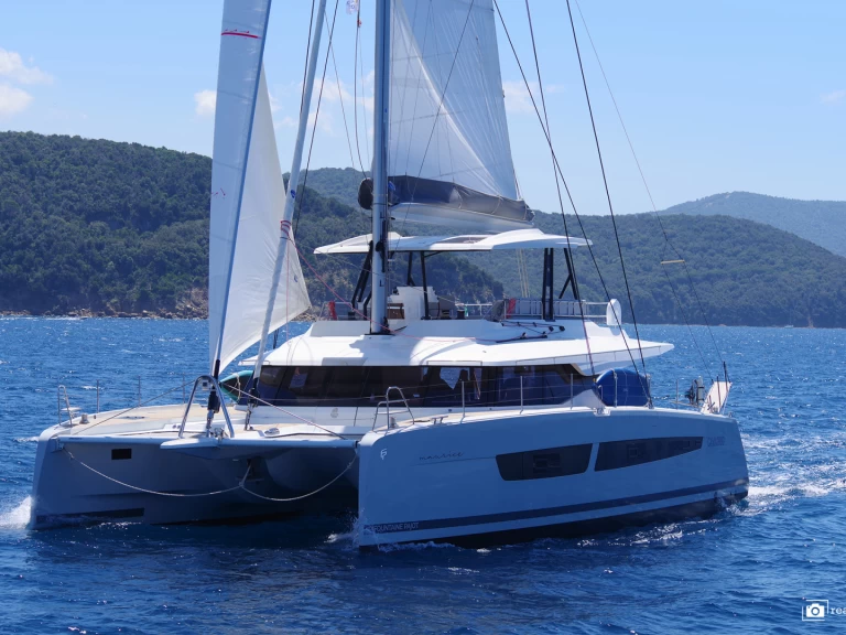 Bootverhuur Fountaine Pajot Samana 59 in Cannigione via SamBoat