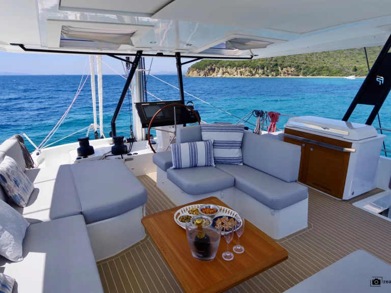 Huur Catamaran met of zonder schipper Fountaine Pajot in Cannigione