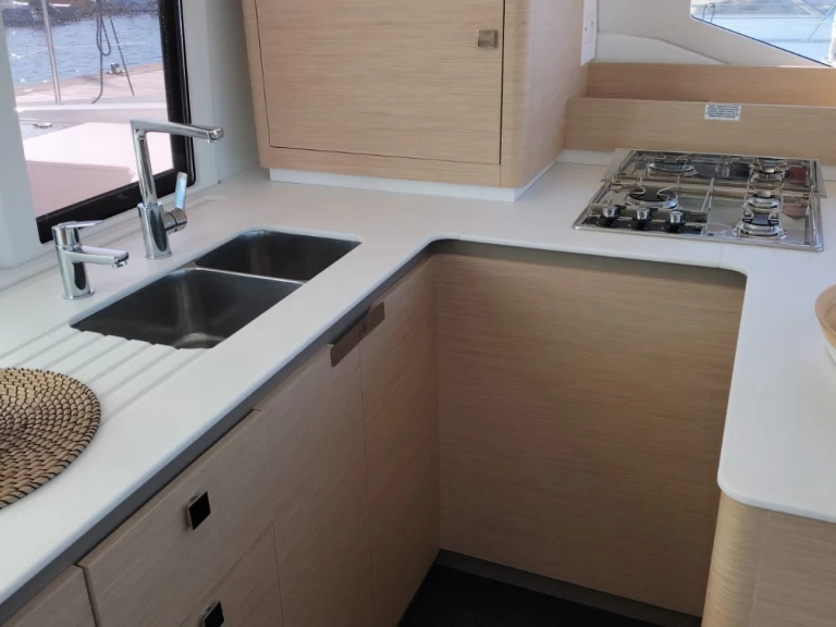 Verhuur Catamaran Fountaine Pajot met vaarbewijs