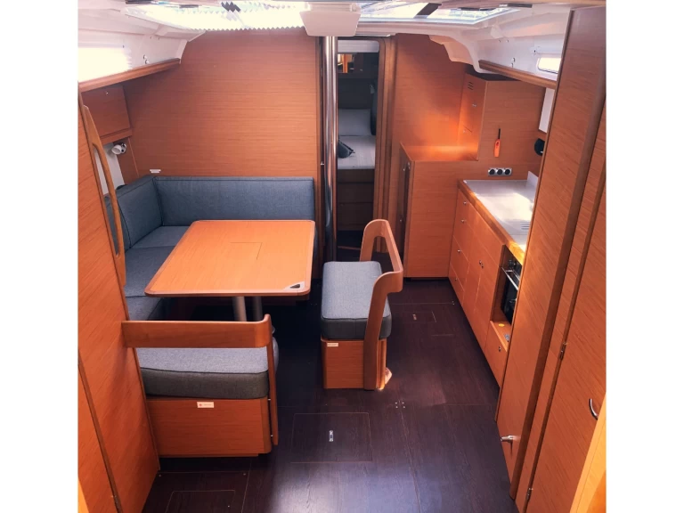 Huur een Dufour Dufour 430 in Castellammare di Stabia