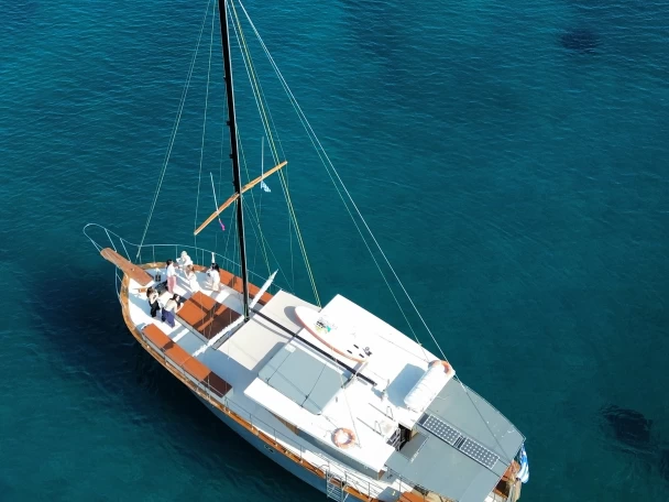 Jachthuur in Vari-Voula-Vouliagmeni - Greece Amazon  via SamBoat