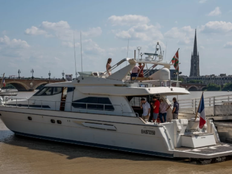 Huur een Guy Couach Guy Couach 1900 in Bordeaux