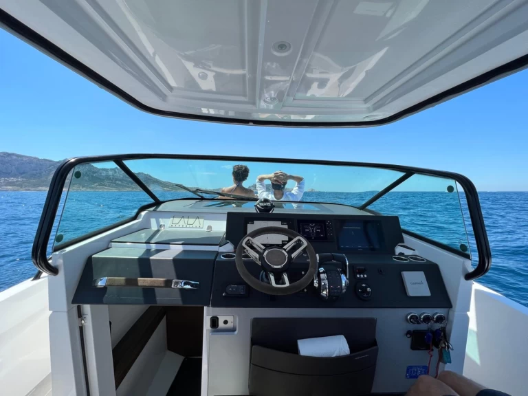 Verhuur Motorboot Axopar met vaarbewijs