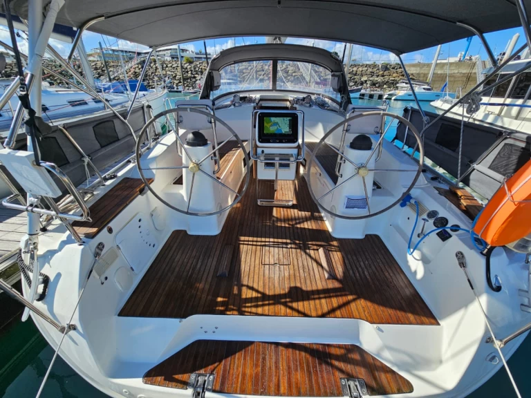 Huur een Bavaria Bavaria 40 Cruiser in Toulon