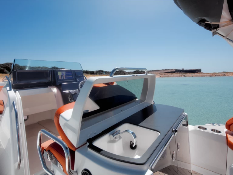 Zodiac Medline 9 te huur van particulier of professional in Marina Ibiza