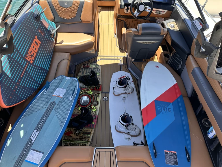 Verhuur Motorboot Air met vaarbewijs