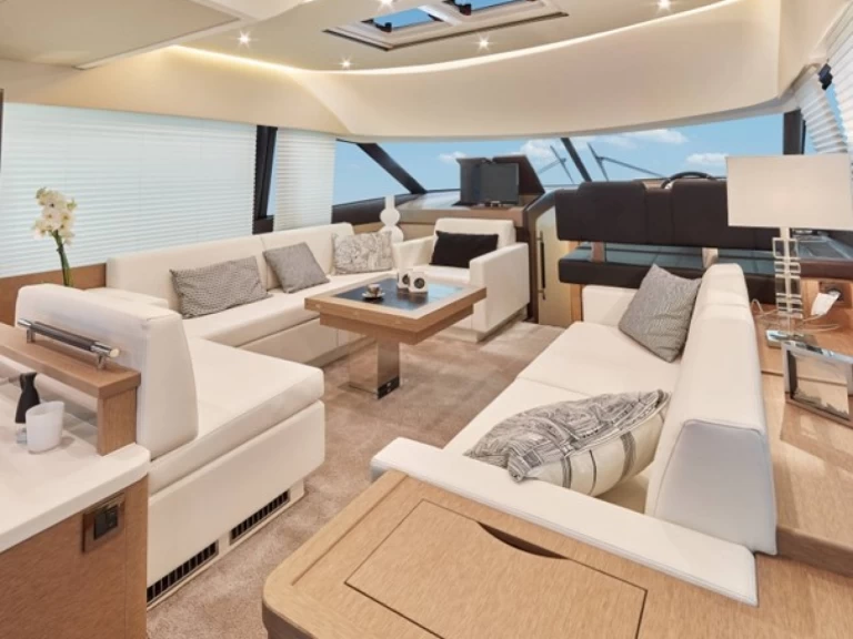 Bootverhuur Prestige Prestige 500 Fly in Port des Marines de Cogolin via SamBoat
