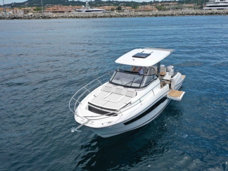 Jachthuur in Port des Marines de Cogolin - Jeanneau Cap Camarat 10.5 WA via SamBoat