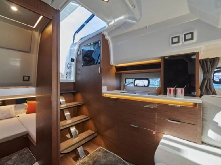 Huur Motorboot met of zonder schipper Jeanneau in Port des Marines de Cogolin