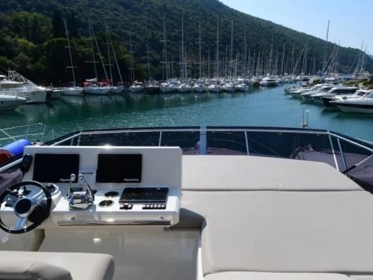 Bootverhuur Budva goedkoop Prestige 590