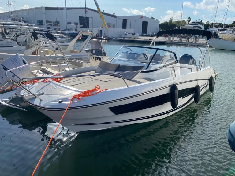 Bootverhuur Port des Marines de Cogolin goedkoop Cap Camarat 7.5 WA