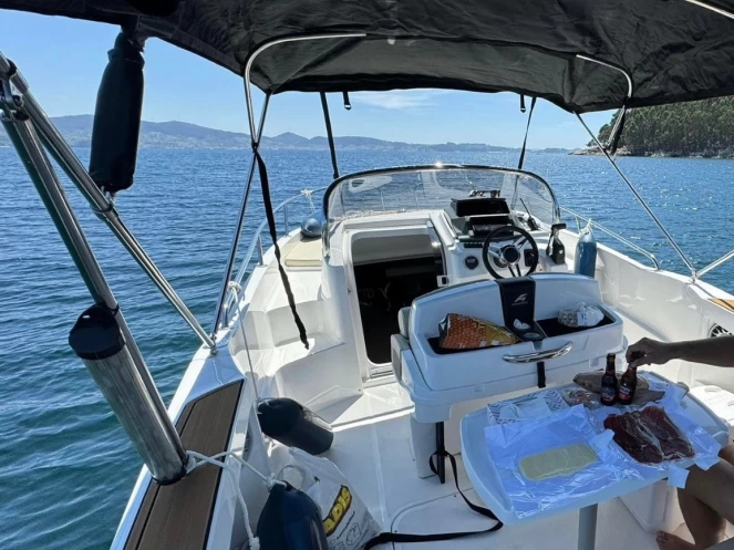 Bootverhuur Porto Deportivo Sanxenxo goedkoop SL602