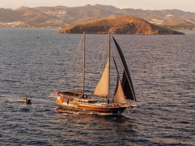 Verhuur Jacht Custom met vaarbewijs