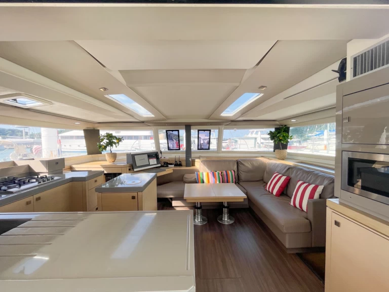 Bootverhuur Fountaine Pajot Saona 47 in Ao Po via SamBoat