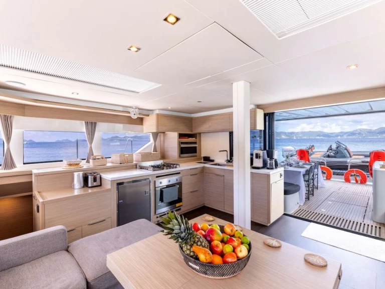 Lagoon VALINOR (Mediterranean) te huur van particulier of professional in Néa Péramos