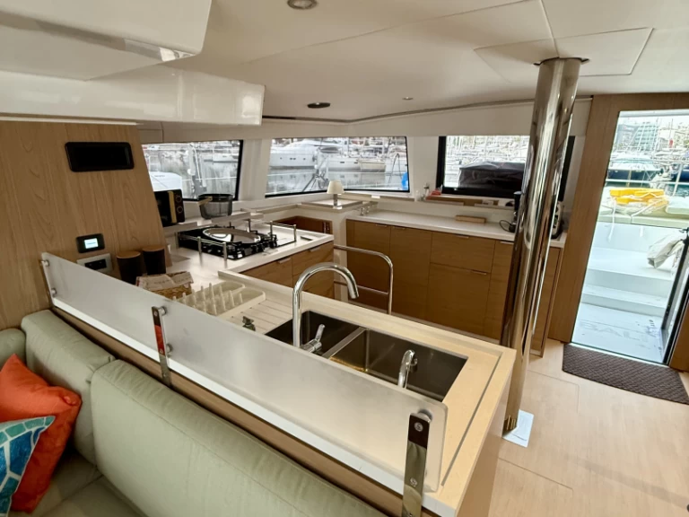 Catamaran te huur in Paros (Eiland) voor de beste prijs