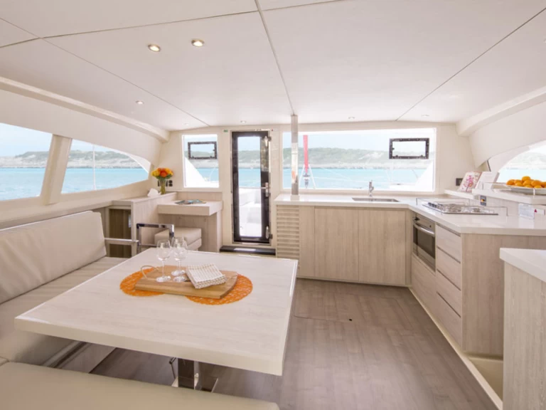 Huur Catamaran met of zonder schipper Leopard in Furnari