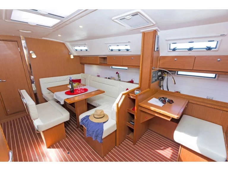 Huur Zeilboot met of zonder schipper Bavaria in Nikiána