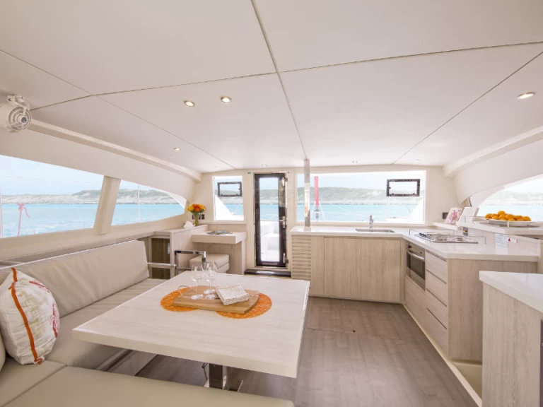 Verhuur Catamaran Leopard met vaarbewijs