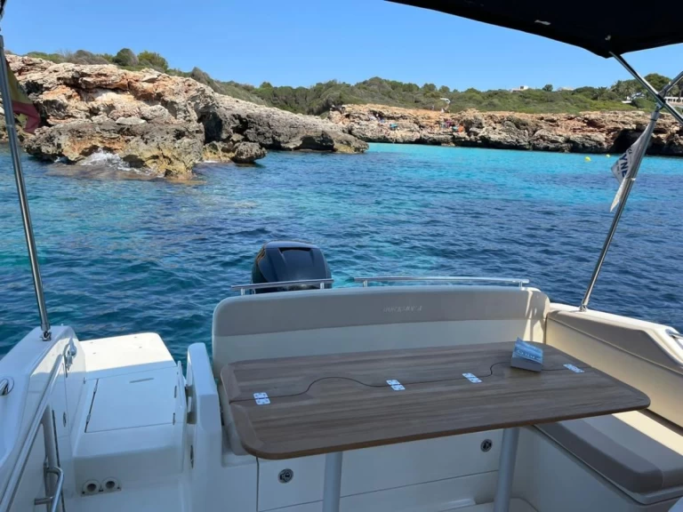Bootverhuur Ibiza Town goedkoop Activ 875 Sundeck
