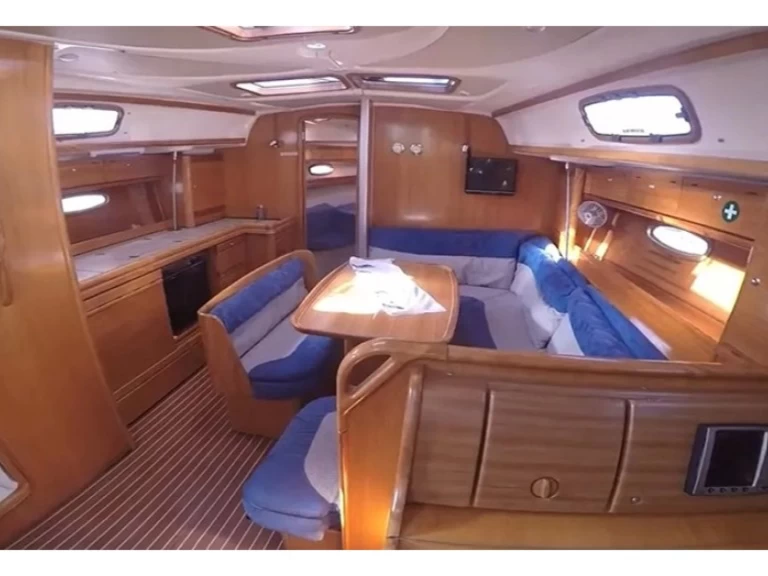 Huur Zeilboot met of zonder schipper Bavaria in Nikiána