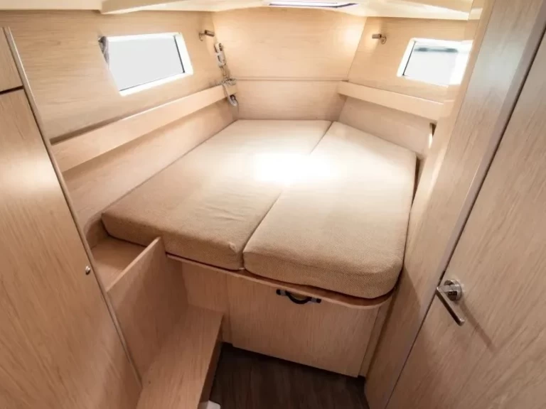 Huur Zeilboot met of zonder schipper Bénéteau in Nikiána