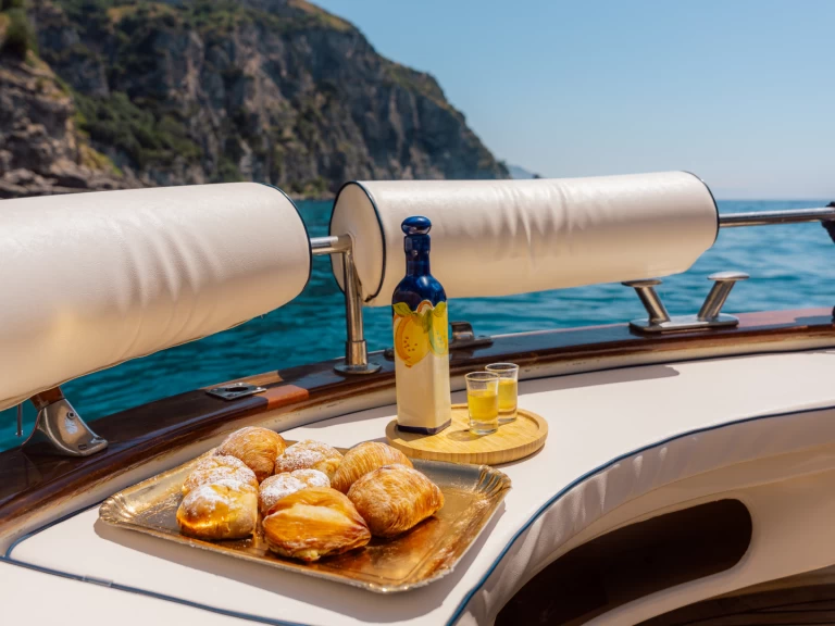 Tecnonautica Jeranto Classic te huur van particulier of professional in Sorrento