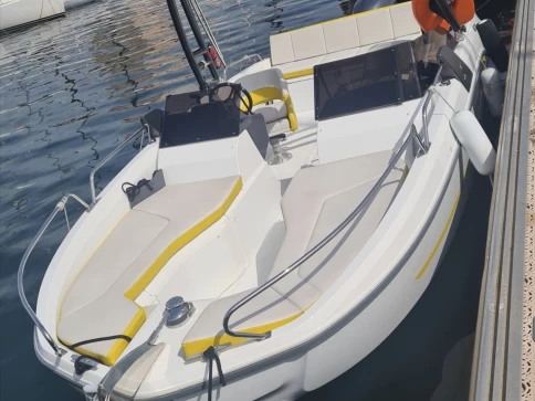 Huur Motorboot met of zonder schipper Bénéteau in Marseille