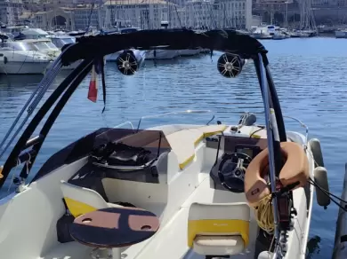 Verhuur Motorboot Bénéteau met vaarbewijs