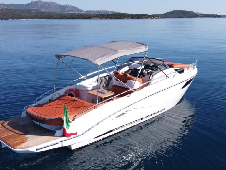 Bootverhuur Cranchi Endurance 30 in Porto Cervo via SamBoat