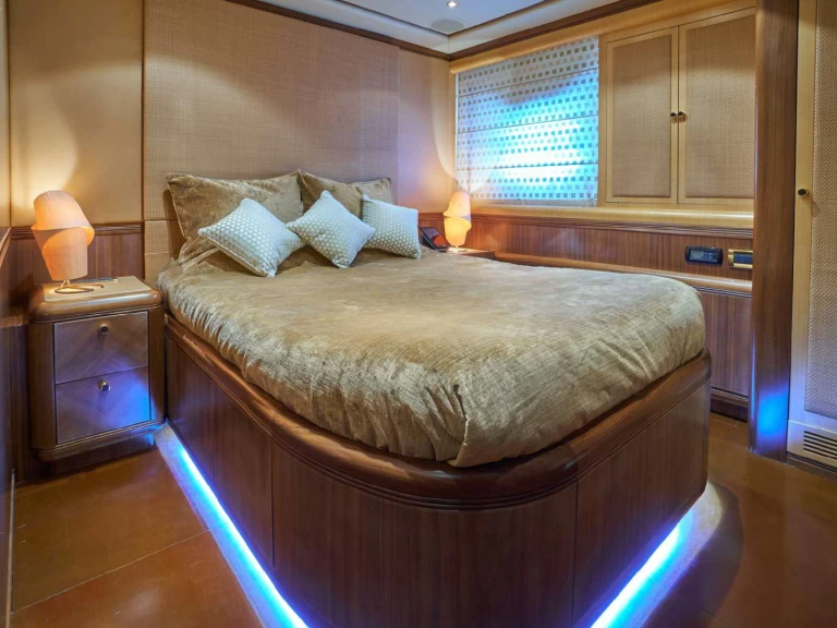 Verhuur Jacht Mangusta met vaarbewijs