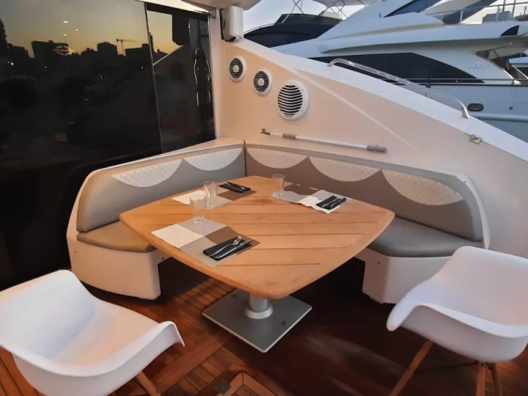 Verhuur Jacht in Ibiza Town - Sunseeker Predator 82