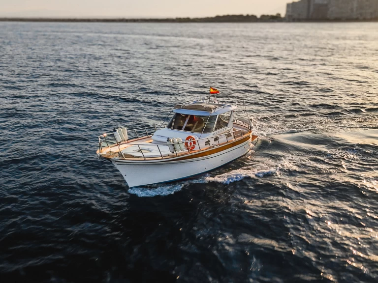 Huur een Fratelli Aprea Sorrento 32 Semi Cabinato in Platja d'Aro