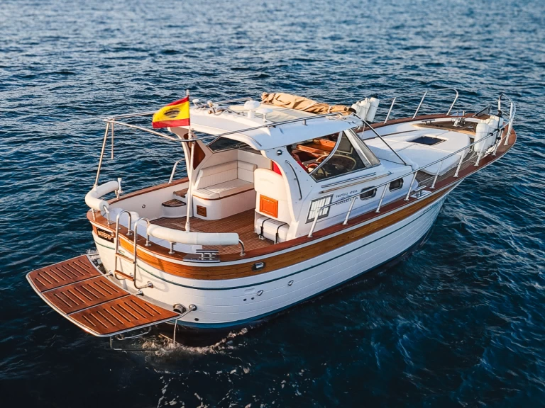 Bootverhuur Fratelli Aprea Sorrento 32 Semi Cabinato in Platja d'Aro via SamBoat