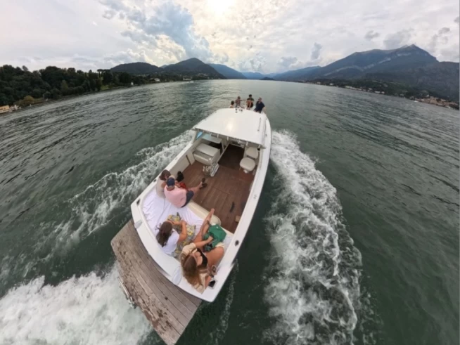 Huur een Bertram Bertram 31 in Como (City)