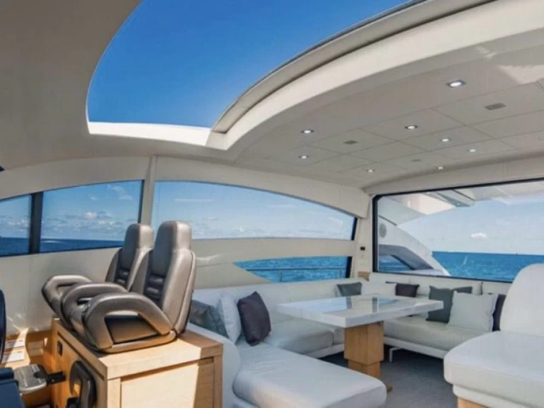 Motorboot te huur in Antibes voor de beste prijs