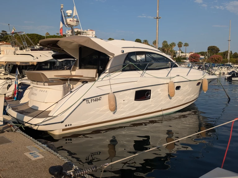 Bootverhuur Juan-les-Pins goedkoop Prestige 390 S