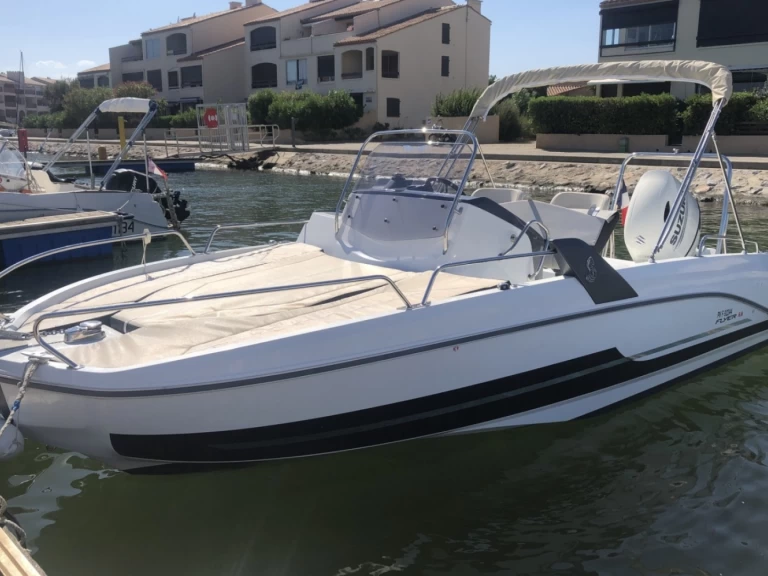 Verhuur Motorboot Bénéteau met vaarbewijs