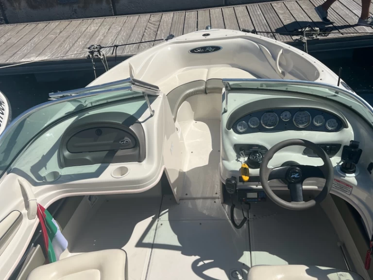Verhuur Motorboot Sea Ray met vaarbewijs