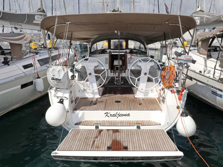 Huur een Bavaria Cruiser 41S in Murter-Kornati