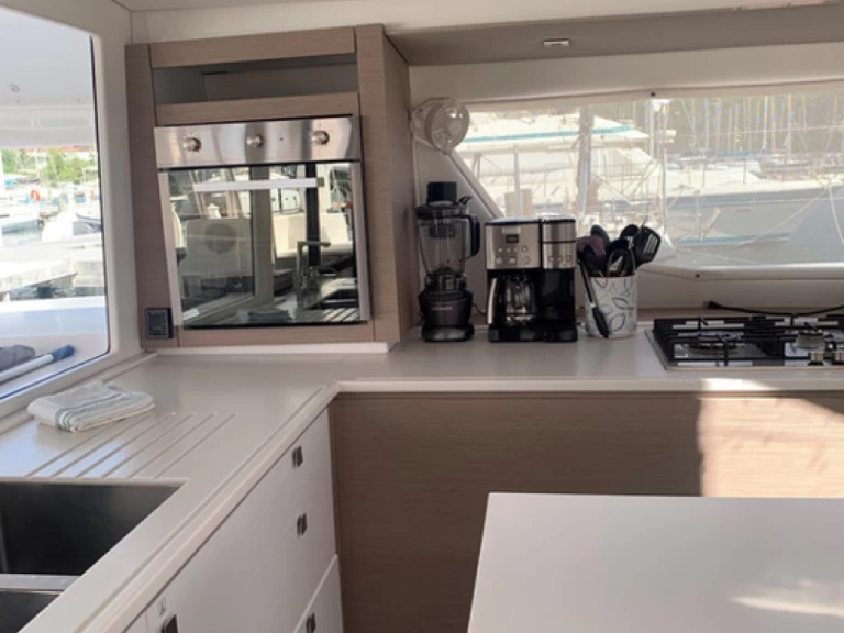 Verhuur Catamaran Fountaine Pajot met vaarbewijs