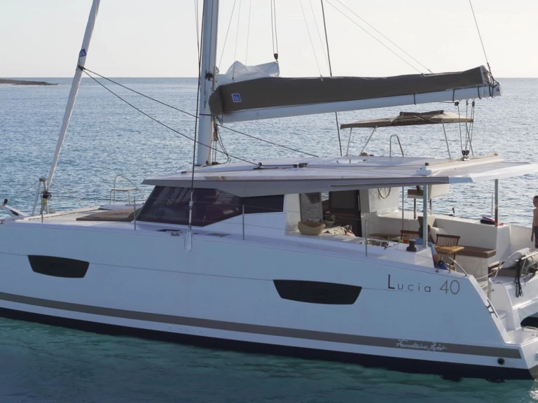 Bootverhuur Fountaine Pajot Lucia 40 in Saint-Raphaël via SamBoat