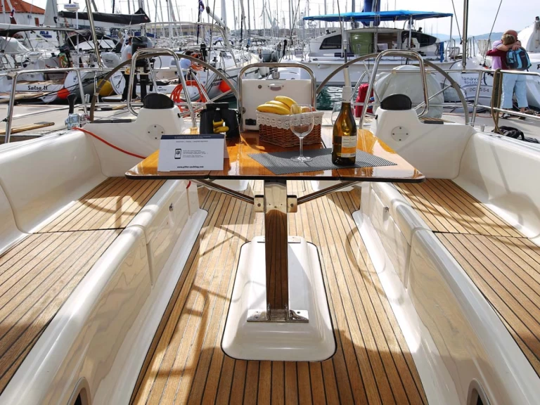 Jachthuur in Jezera - Bavaria Bavaria 43 Cruiser via SamBoat