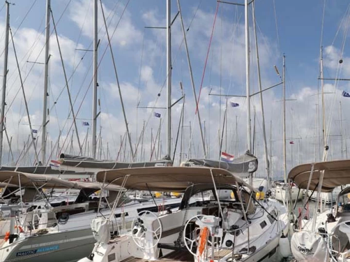 Huur een Bavaria Cruiser 41S in Murter-Kornati